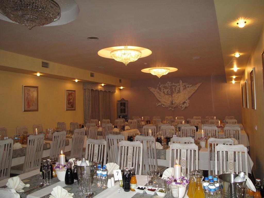 Hôtel Via Appia à Raszyn Extérieur photo