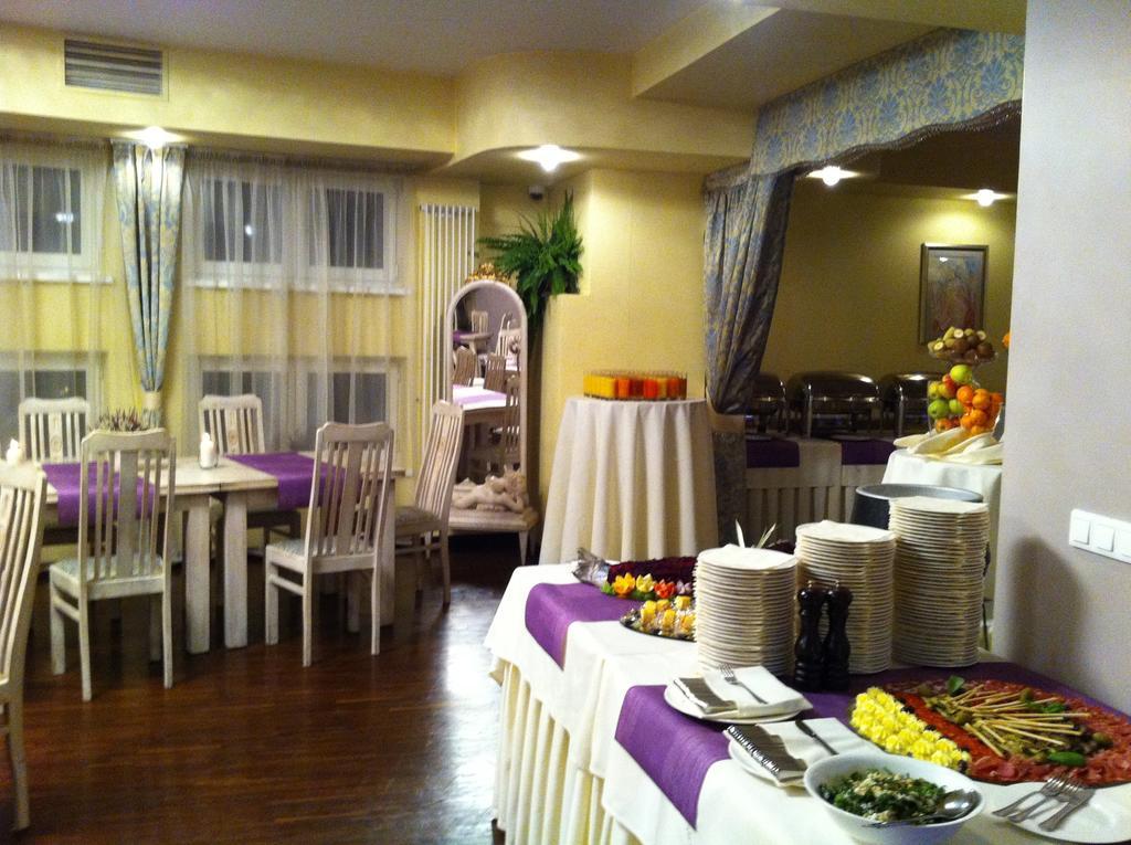 Hôtel Via Appia à Raszyn Extérieur photo