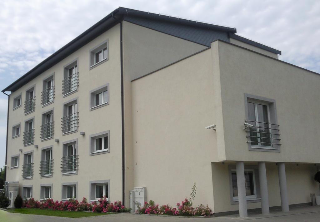 Hôtel Via Appia à Raszyn Extérieur photo